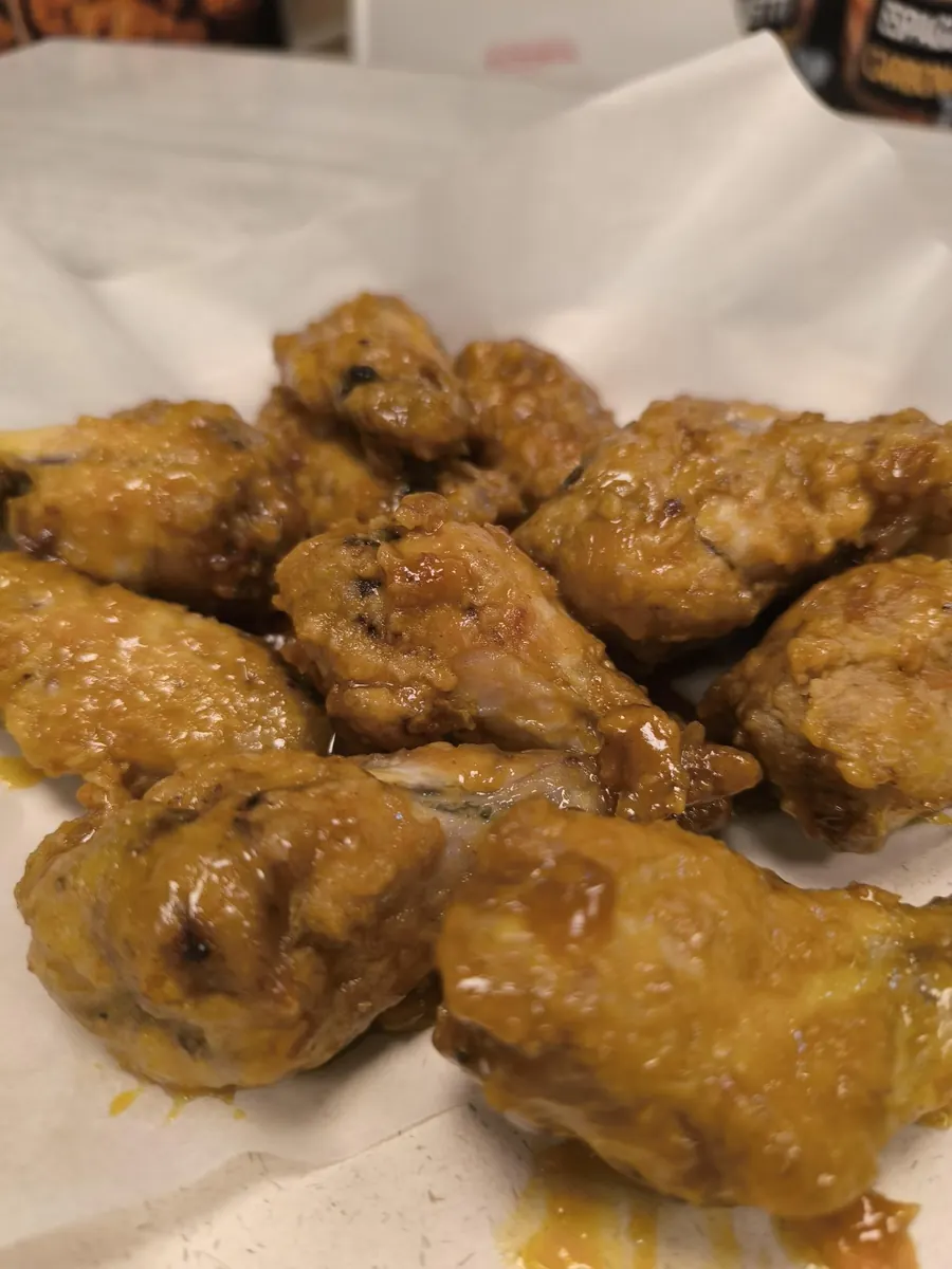 Alitas en salsa de miel y mostaza